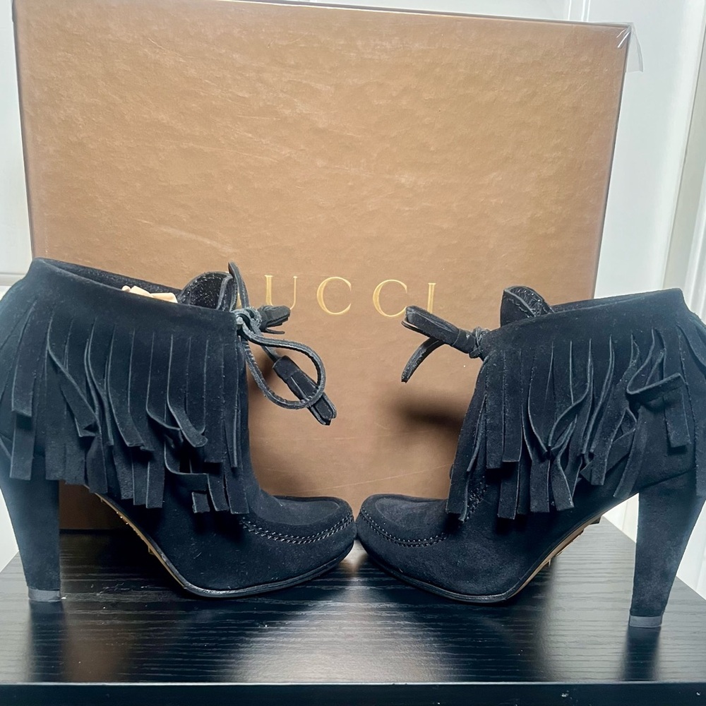 Gucci Devendra women’s Black Fringe Suede Lace-Up heel boots. Full Inclusion!